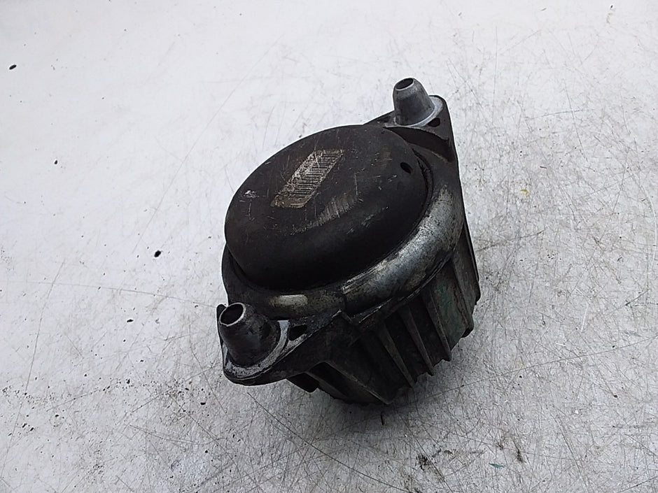 MERCEDES BENZ  E-CLASS  W212  ENGINE MOUNT LEFT NS A2122404117 FMR350