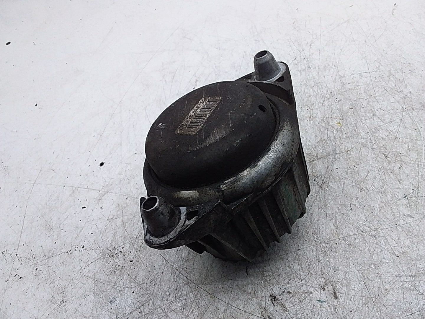 MERCEDES BENZ  E-CLASS  W212  ENGINE MOUNT LEFT NS A2122404117 FMR350
