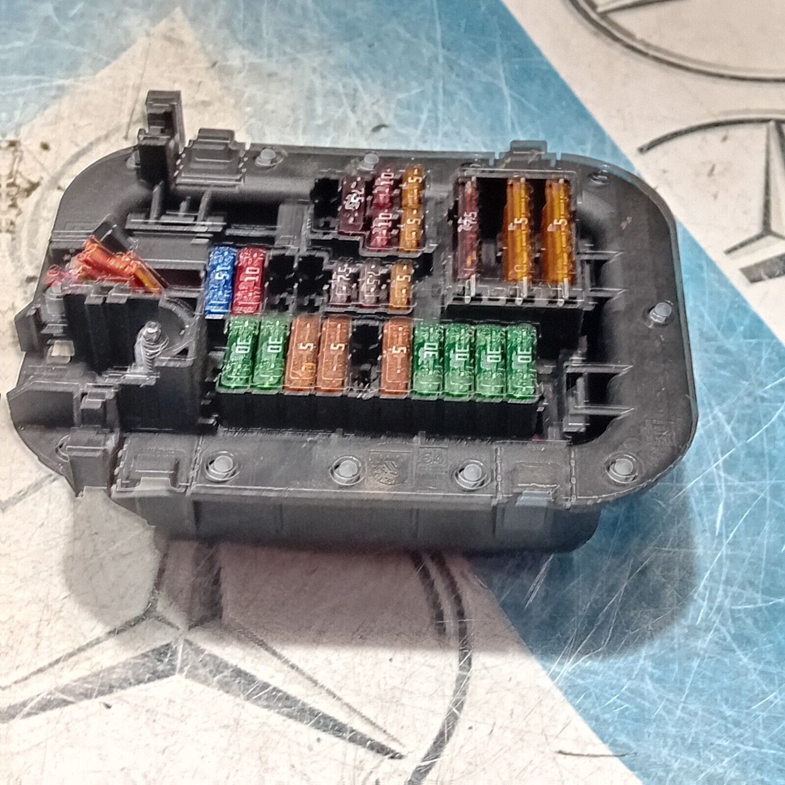 2017/2023 MERCEDES-BENZ E CLASS W213  FUSE BOX  A2135403038