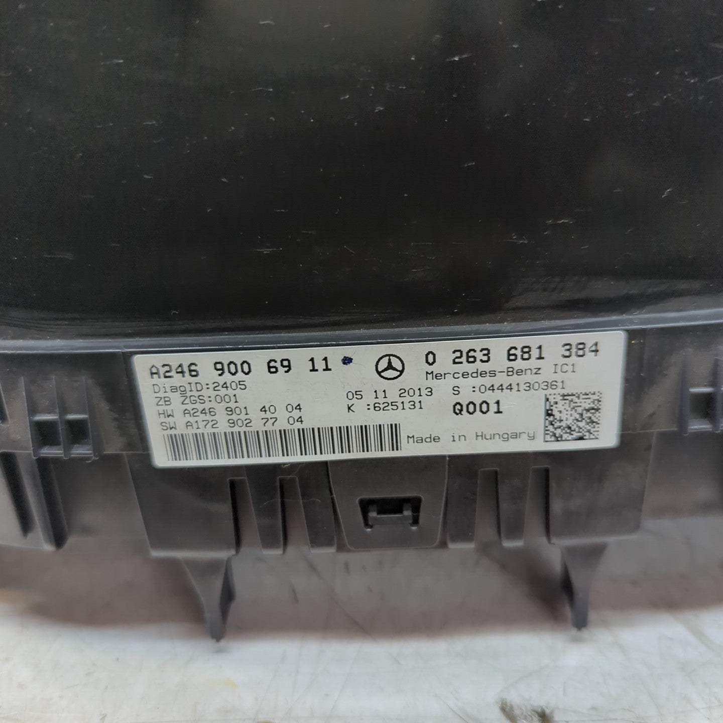 MERCEDES B-CLASS W246 SPEEDOMETER INSTRUMENT CLUSTER BLACK A2469006911 FM001357