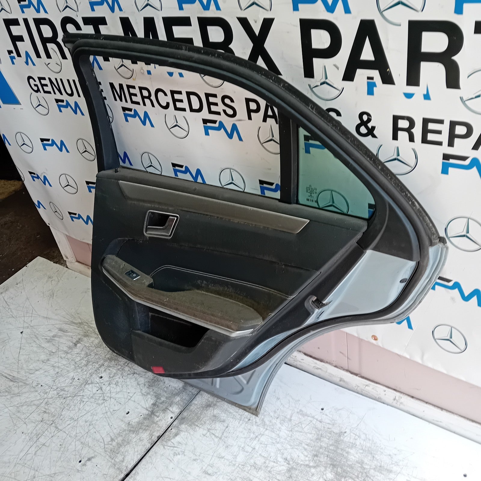 MERCEDES E-CLASS W212 SLN DRIVER REAR DOOR OSR SILVER 2014 ON COMPLETE FMD476