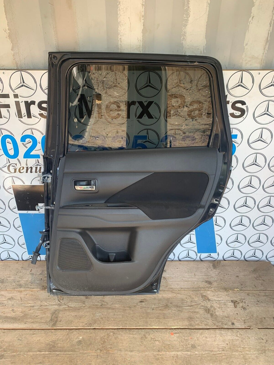 Mitsubishi outlander mk3 2017 right off side rear door complete in black x42