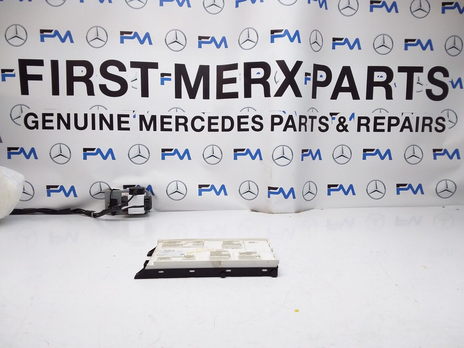Mercedes GLA W156 SAM Signal Control Module Unit A1569005303 FM00347