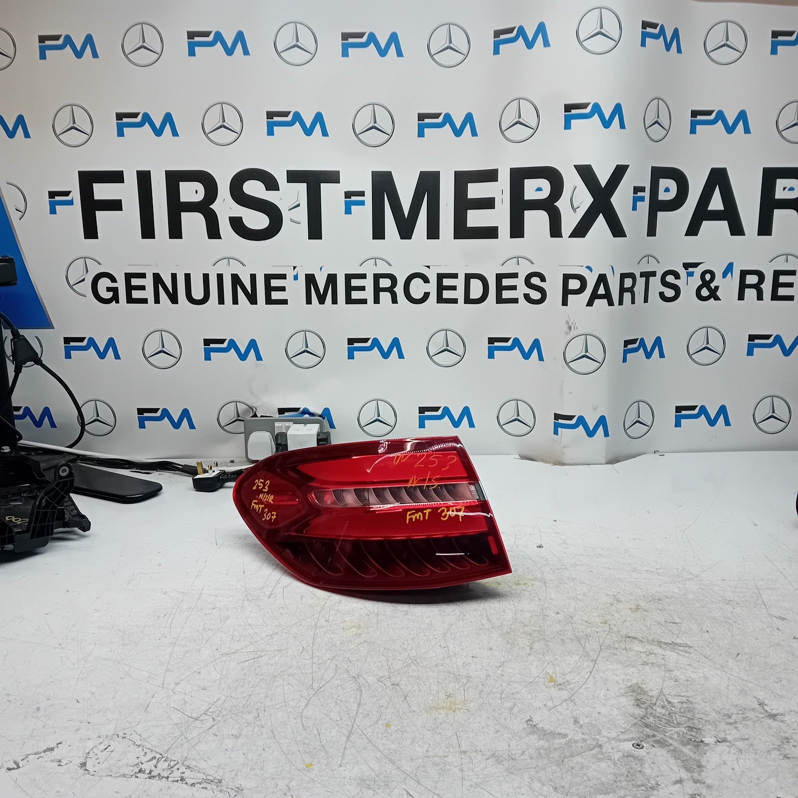 MERCEDES BENZ  GLC W253 PASSENGER SIDE LEFT REAR TAIL LIGHT 2016 FMT307