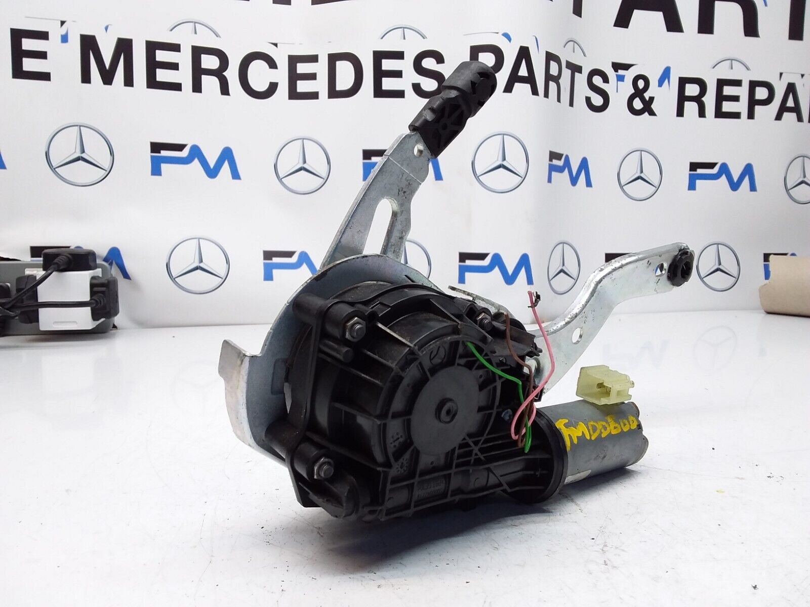 Mercedes C-CLASS W205 TAILGATE LIFT SOFT CLOSE 0390204 124 FM00600