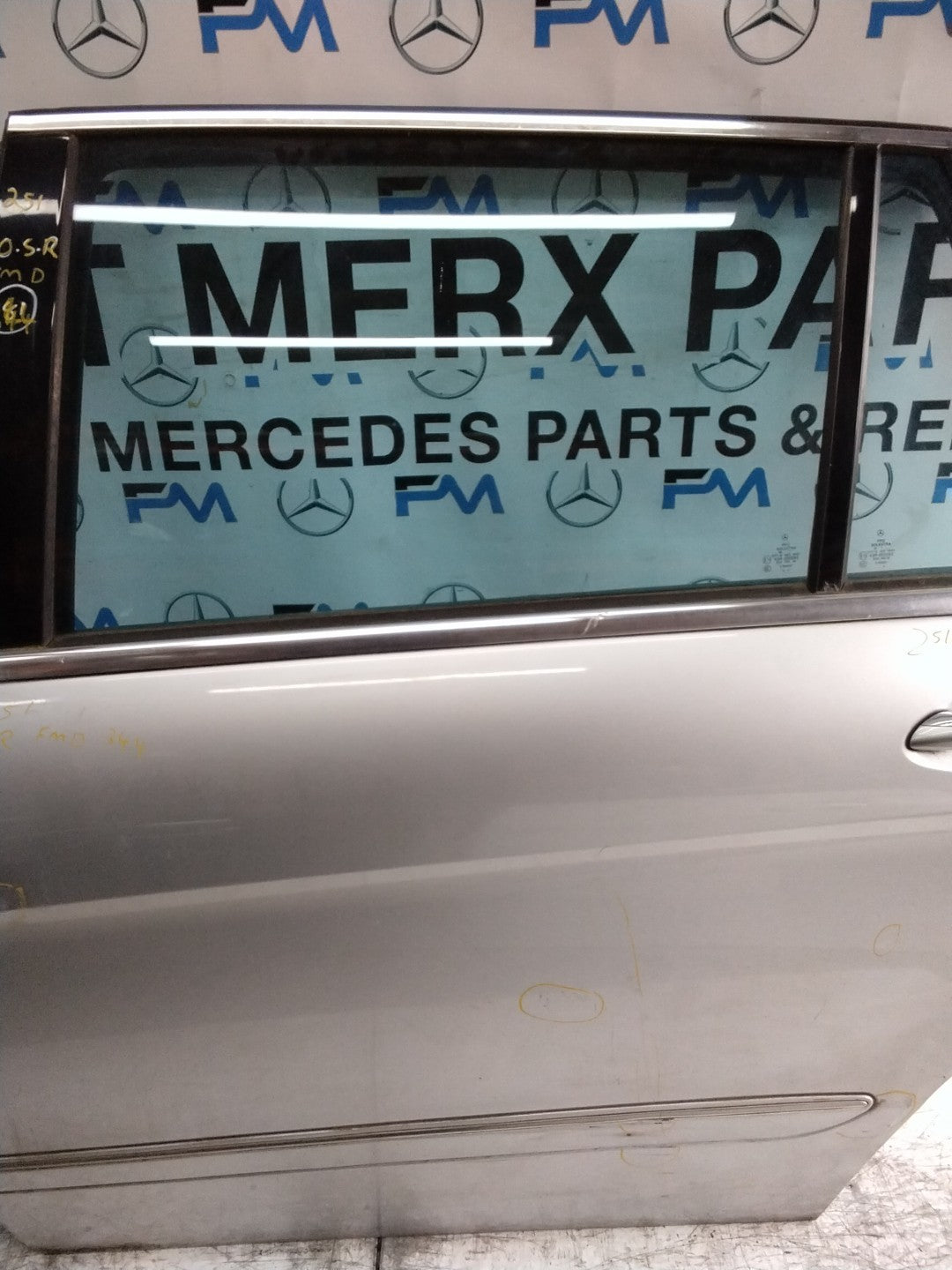 MERCEDES R-CLASS W251 PASSENGER REAR DOOR NSR SILVER 2005-12 COMPLETE FMD344