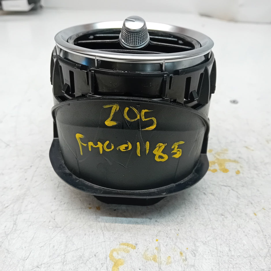 MERCEDES C-CLASS W205 DASHBOARD AIR VENT A2058301100 FM001185