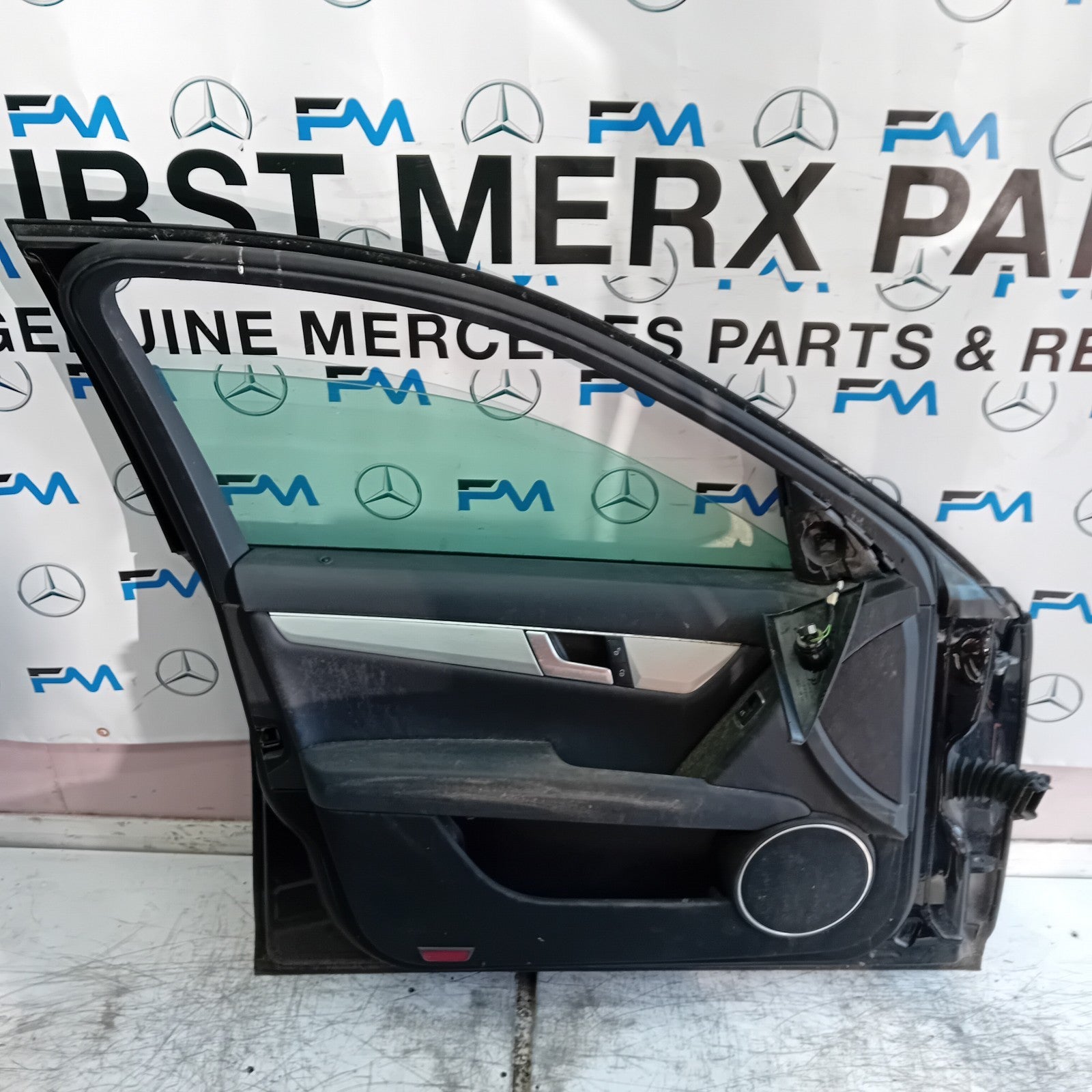 MERCEDES C-CLASS W204 SLN PASSENGER FRONT DOOR NSF 2008-14 BLACK COMPLETE FMD360