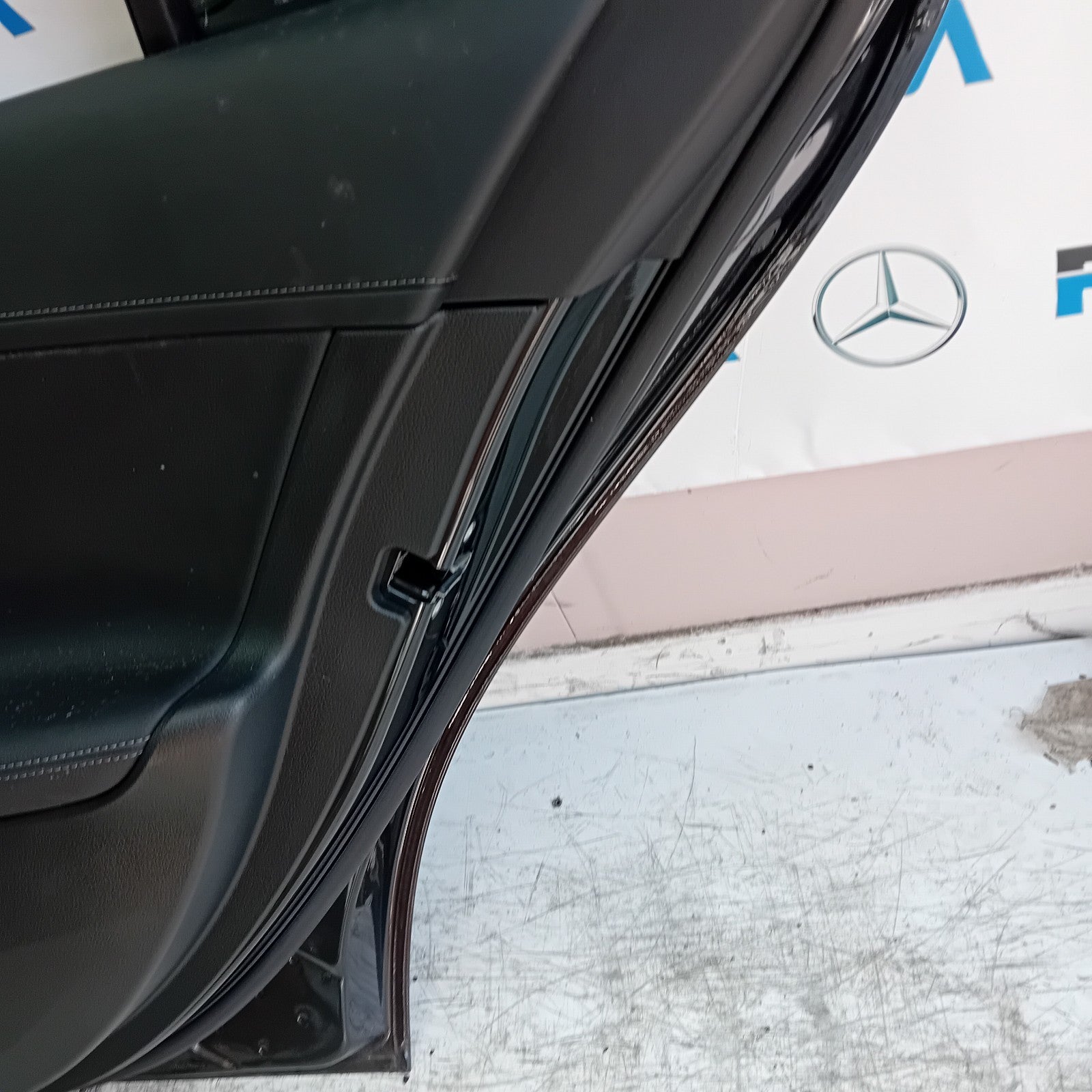 MERCEDES BENZ C-CLASS W206 ESTATE DRIVER REAR DOOR OSR BLACK COMPLETE FMD294