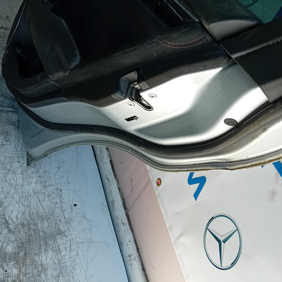 MERCEDES C-CLASS W204 SLN DRIVER REAR DOOR OSR 2011 SILVER COMPLETE FMD490