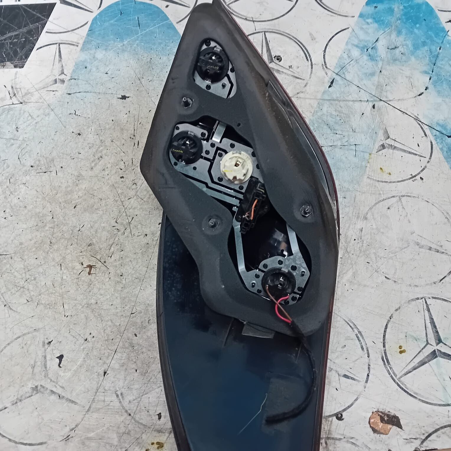 MERCEDES-BENZ R-CLASS W251 REAR PASSENGER SIDE ( NEAR SIDE ) TAIL LIGHT