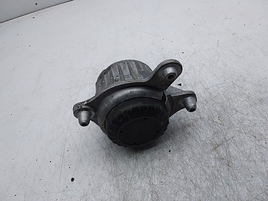 MERCEDES BENZ C-CLASS  W205  ENGINE MOUNT RIGHT OS A2052406717 FMR346