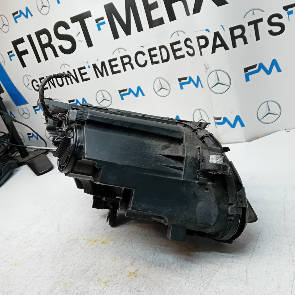 MERCEDES C-CLASS W205 PASSENGER SIDE FRONT HEADLIGHT A2058200761 20l4 FMH188