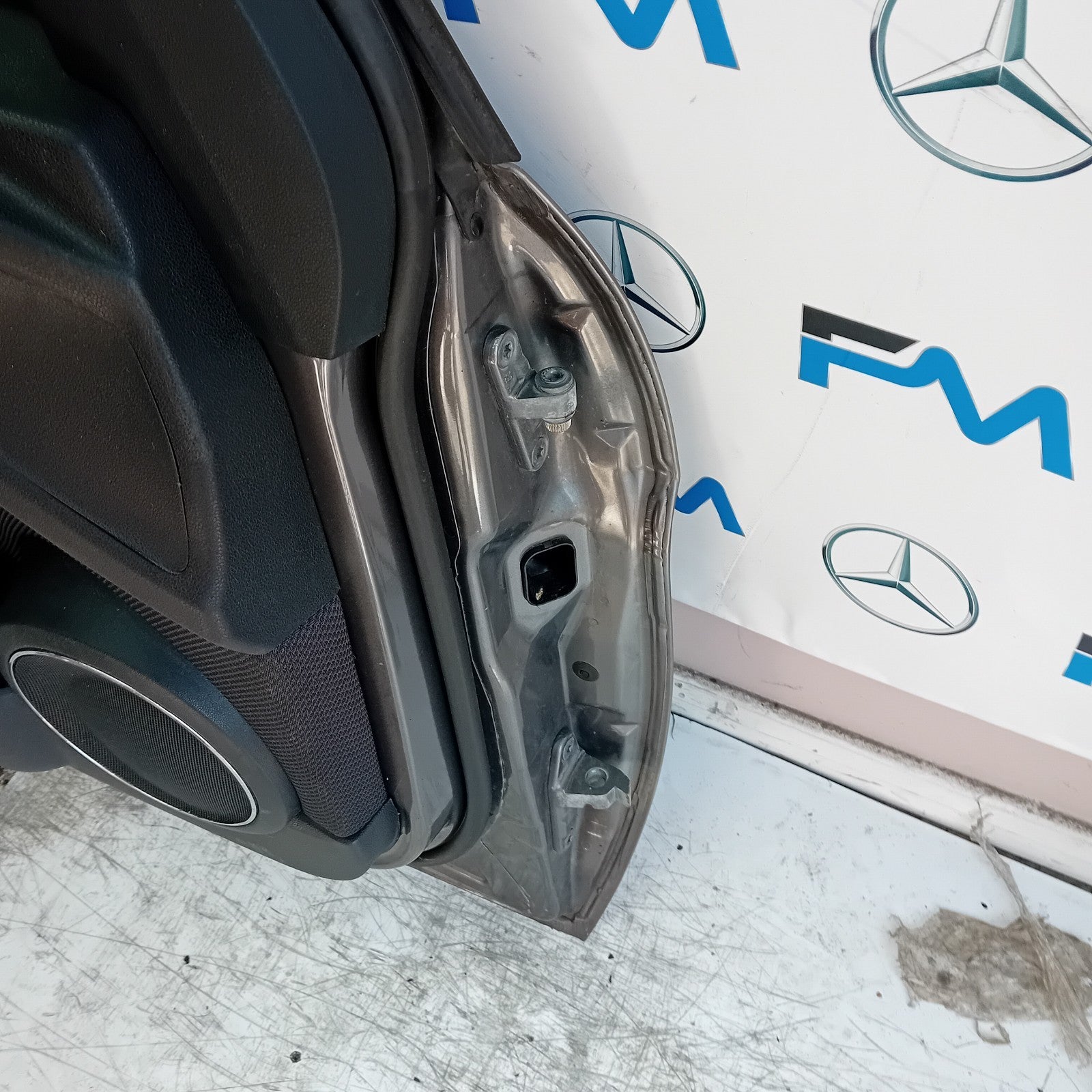 MERCEDES BENZ B-CLASS W245 PASSENGER REAR DOOR NSR GREY 2005-11 COMPLETE FMD295