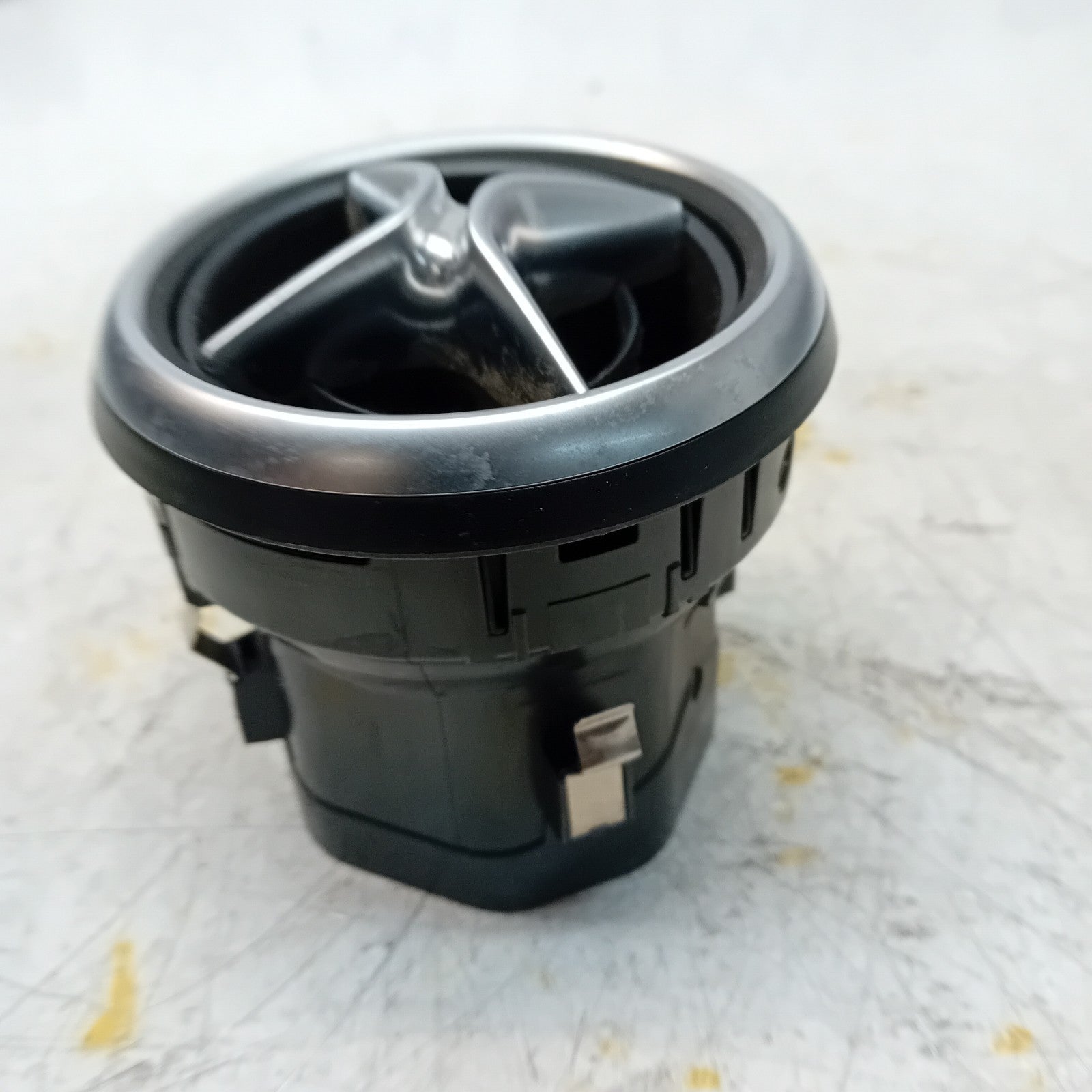 MERCEDES BENZ A-CLASS W176 DASHBOARD AIR VENT 2015 A1768300354 FM001493