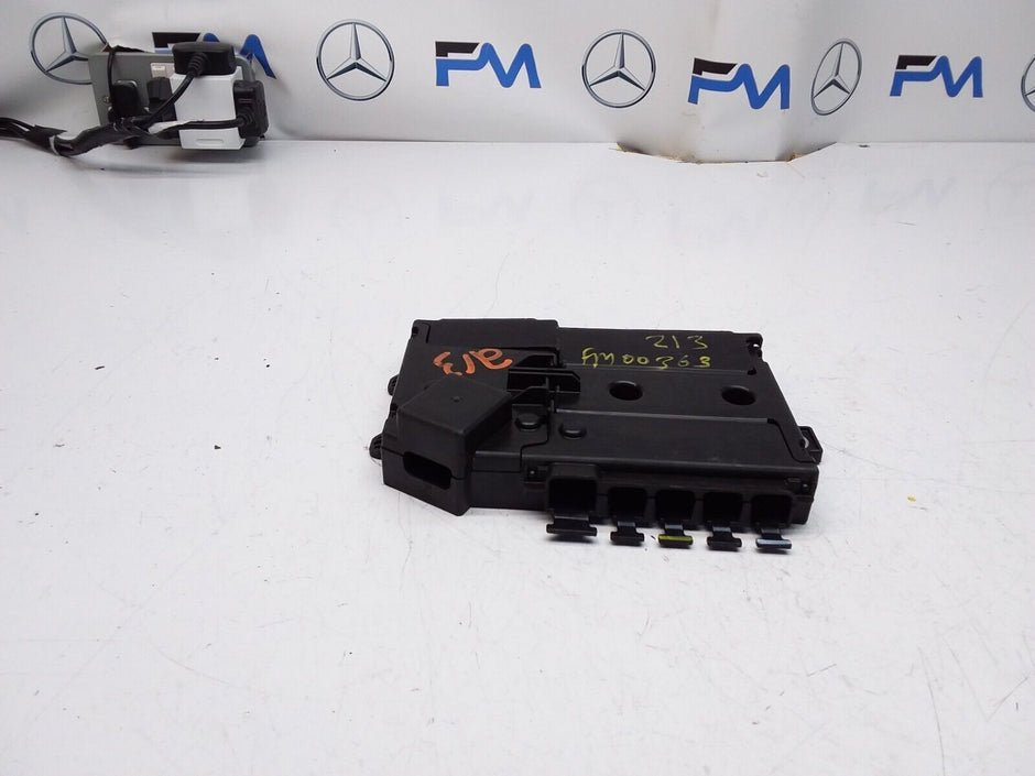 Mercedes E-Class W213 Front Inboard Fuxebox Module Unit A2135406200 FM00363