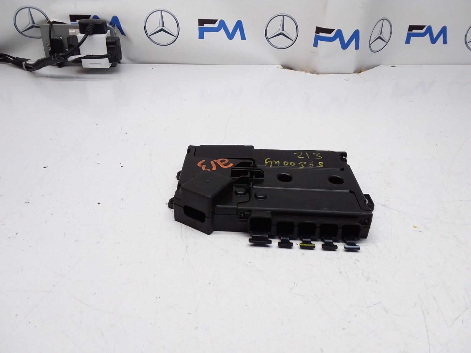 Mercedes E-Class W213 Front Inboard Fuxebox Module Unit A2135406200 FM00363