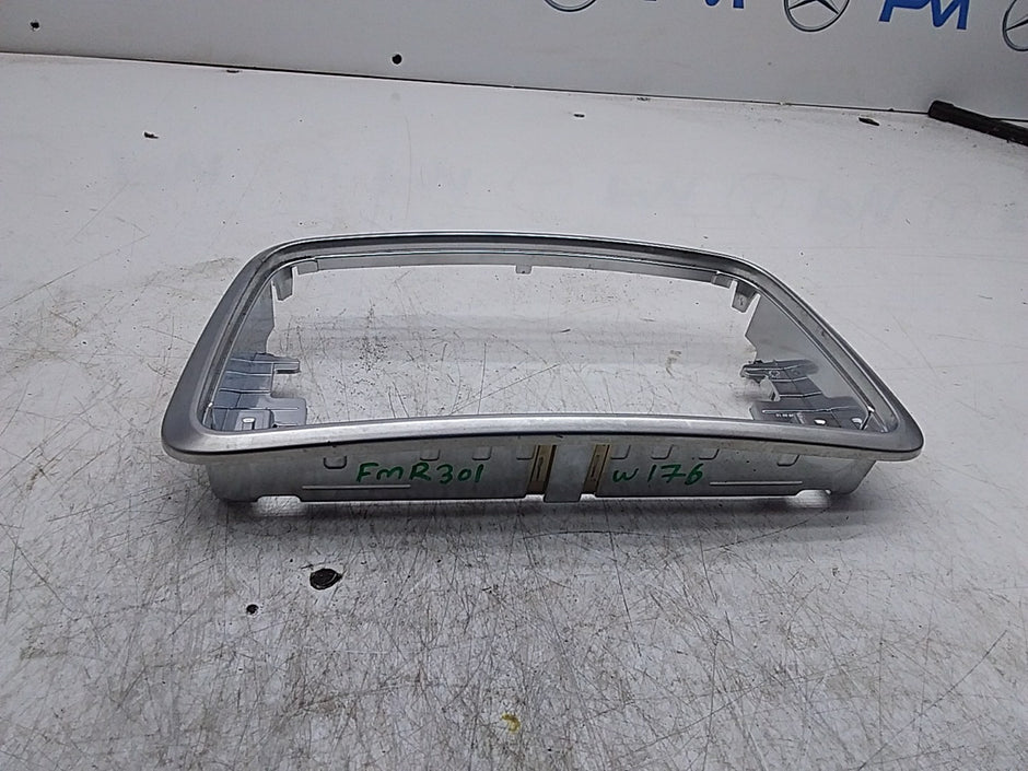 MERCEDES A-CLS W176 STEREO SURROUND TRIM A1766890018 FMR301