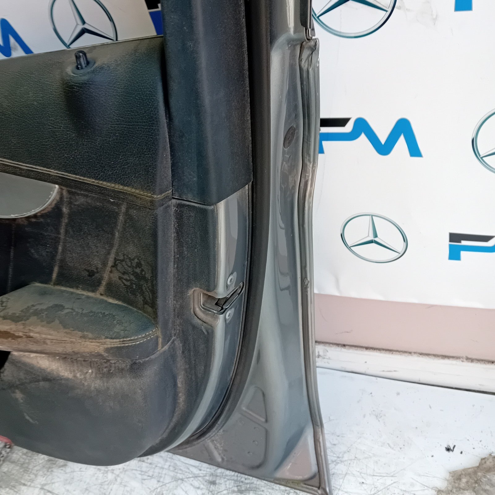 MERCEDES C-CLASS W205 DRIVER FRONT DOOR OSF SILVER 2014 ON COMPLETE FMD293