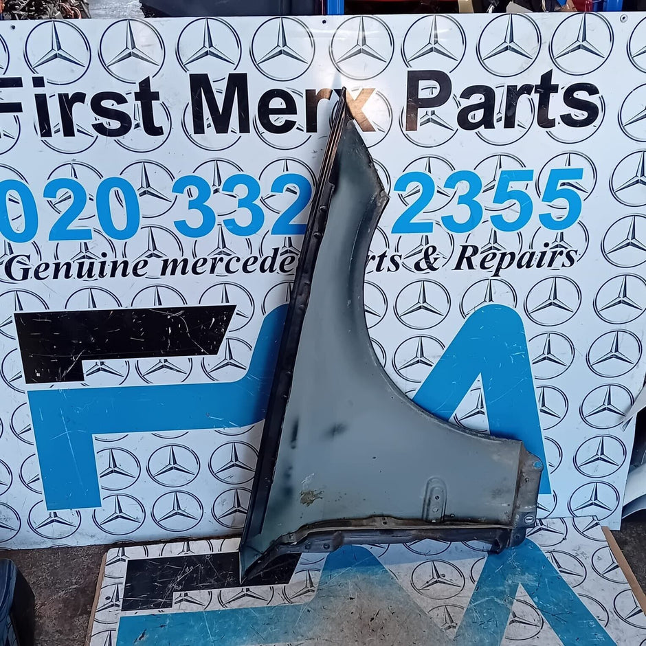 MERCEDES BENZ C-CLASS W203 2001-2007 FRONT PASSENGER SIDE ( NEAR SIDE ) WING