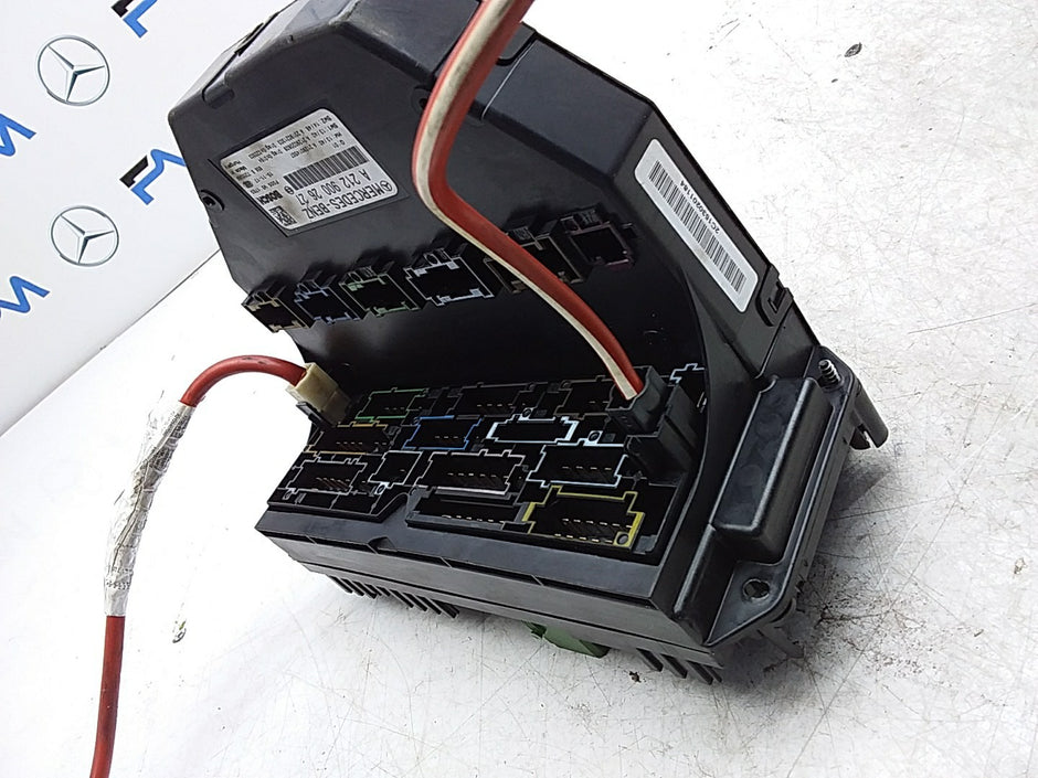 MERCEDES BENZ  E-CLASS W212  FUSE BOX A2129002627 FMR478