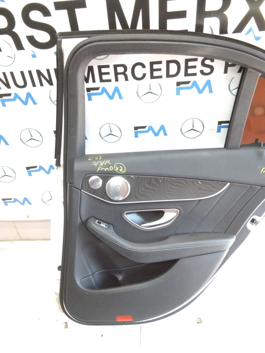 MERCEDES BENZ  C-CLASS W205 DRIVER SIDE REAR DOOR O/S/R COMPLETE WHITE FMD82