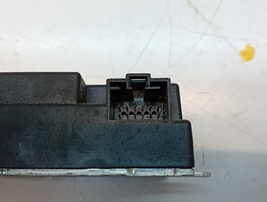 Mercedes  A B E W176 W212 W246 Fuel Pump Module Control Unit A0009006207 FM00278