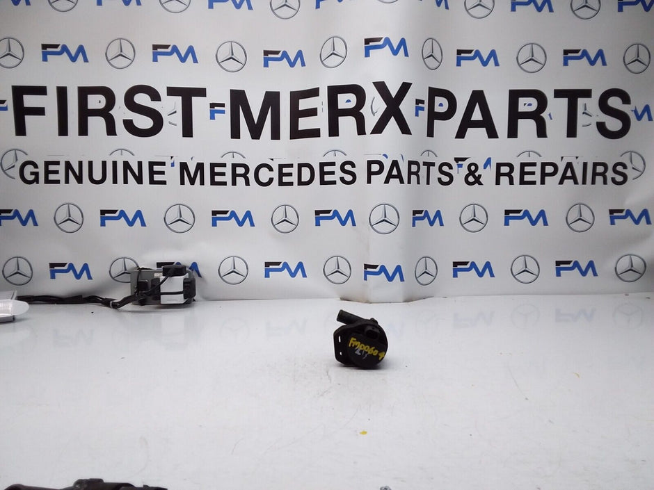 Mercedes E-CLASS W211 ELECTRIC COOLANT WATER PUMP A2118350028 FM00604