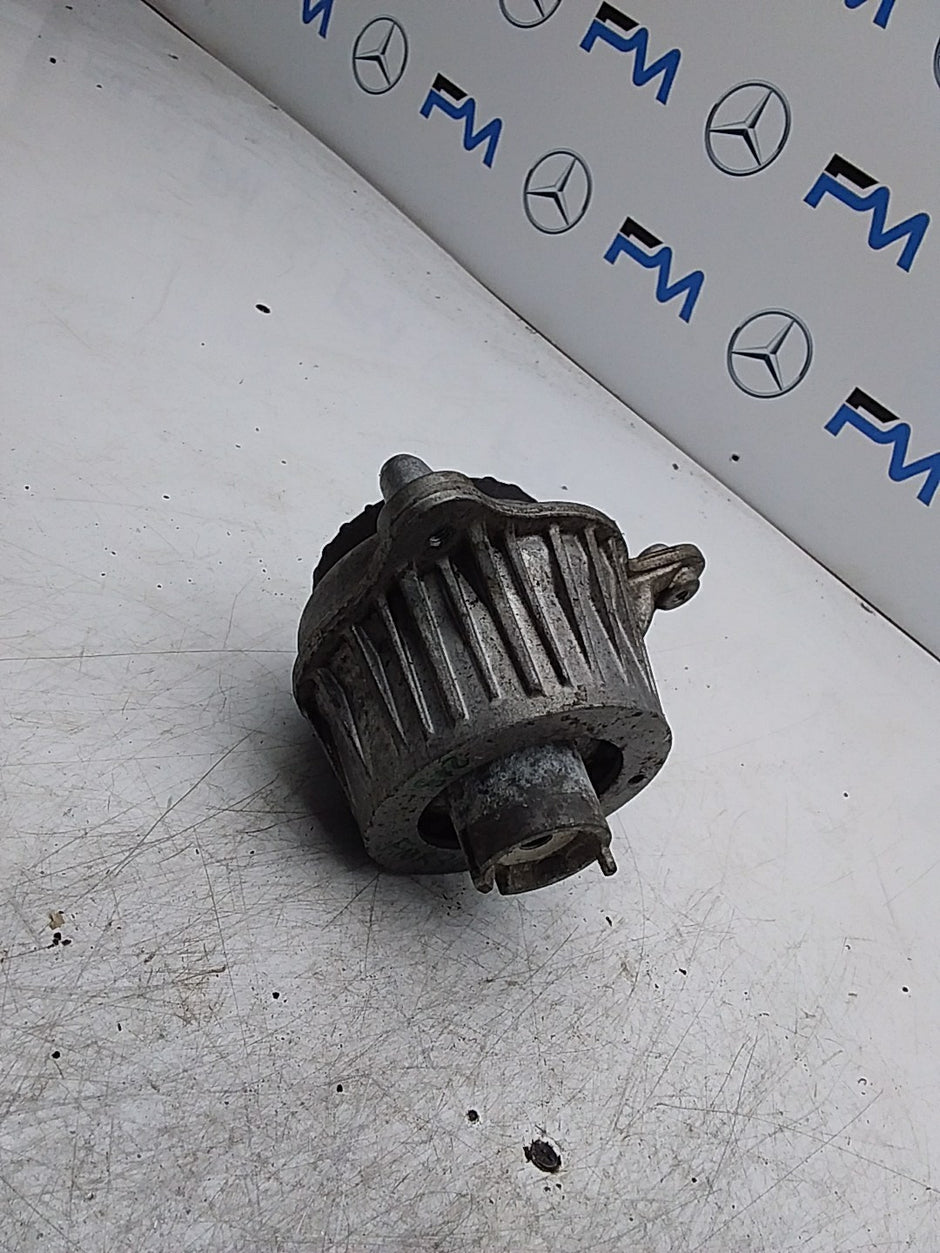 MERCEDES BENZ  E-CLASS  W213  ENGINE MOUNT LEFT NS A2132400500 FMR343