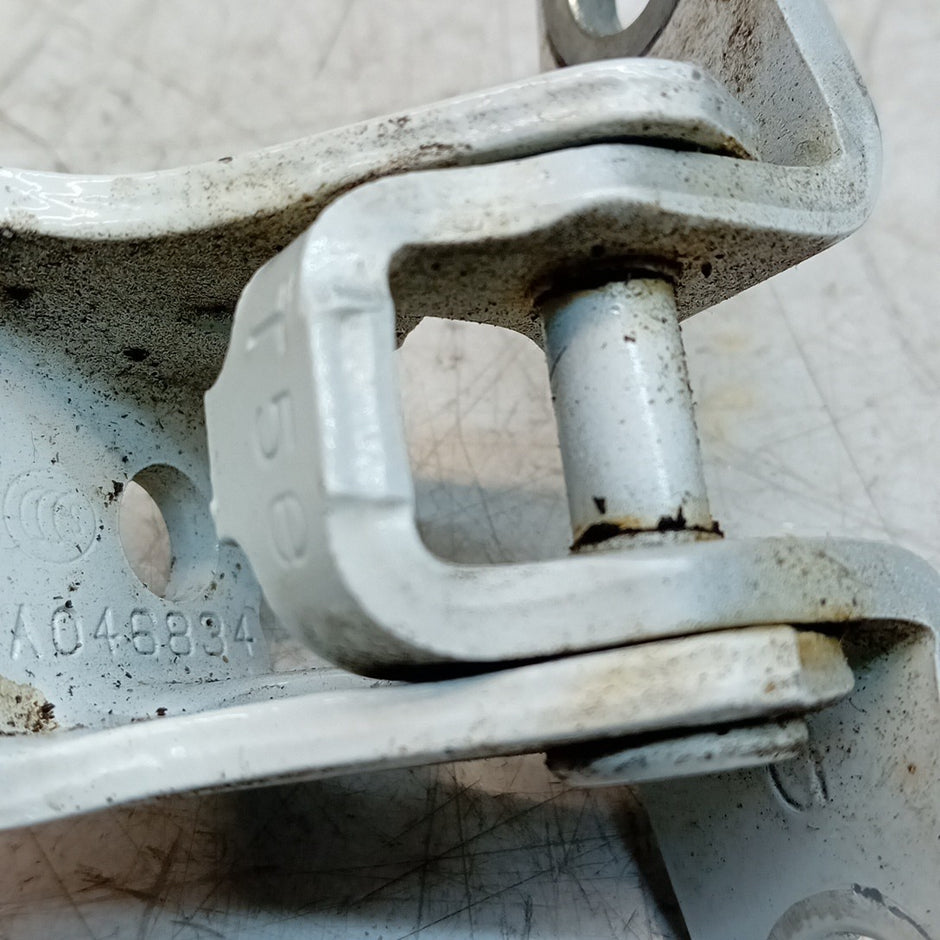 MITSUBISHI OUTLANDER MK3  FRONT DOOR HINGE PANEL A523 A046834 FM001636