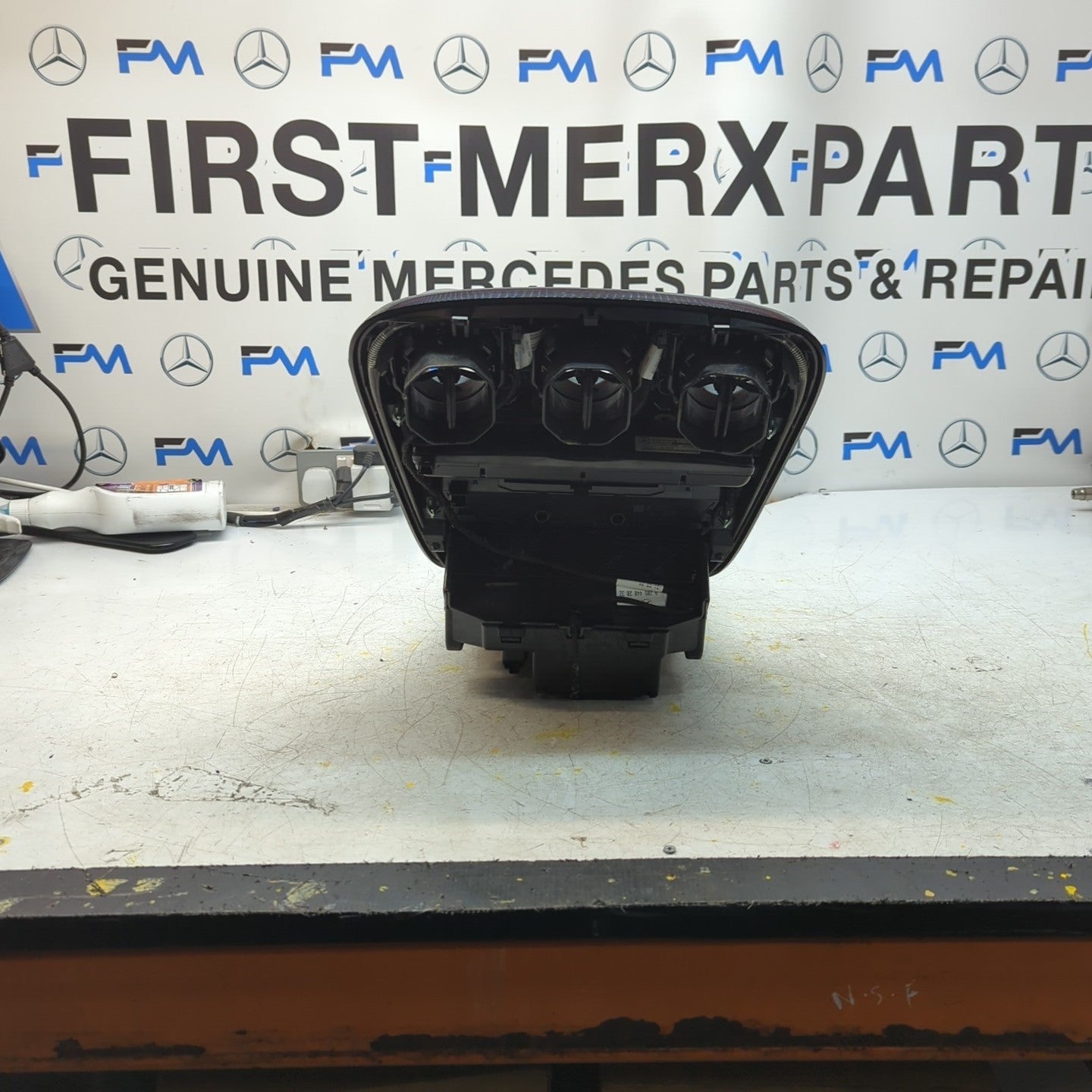  MERCEDES E-CLASS W205 CENTRE CONSOLE + 3 AIR VENT A2054402032 FM001407