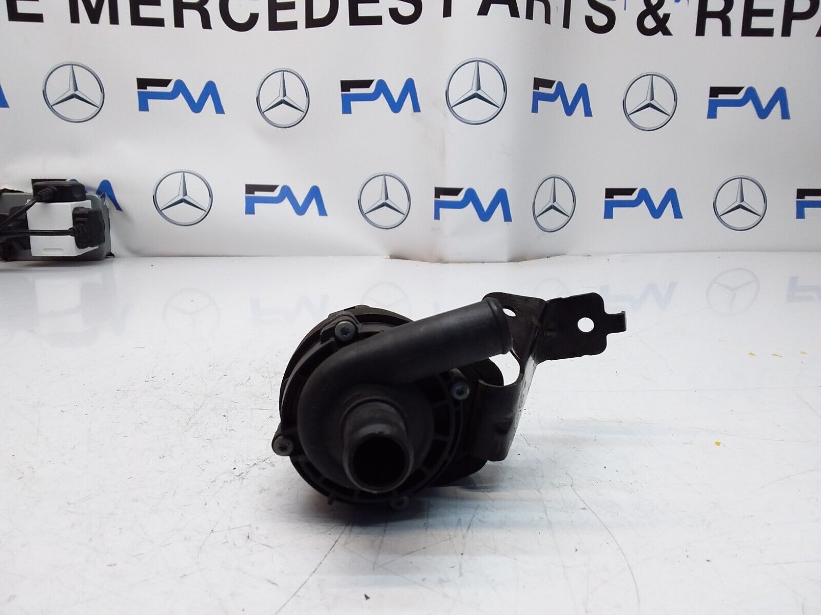 Mercedes E-CLASS W211 ELECTRIC COOLANT WATER PUMP A2118350028 FM00609