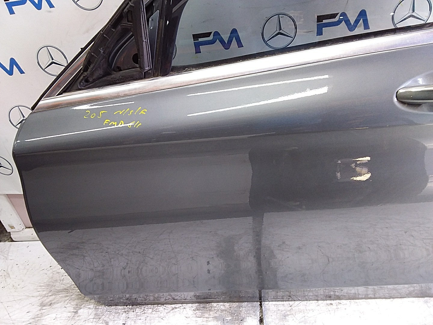 MERCEDES C-CLS W205  SLN PASSENGER FRONT DOOR NSF GREY 2014 ONWARDS  FMD611
