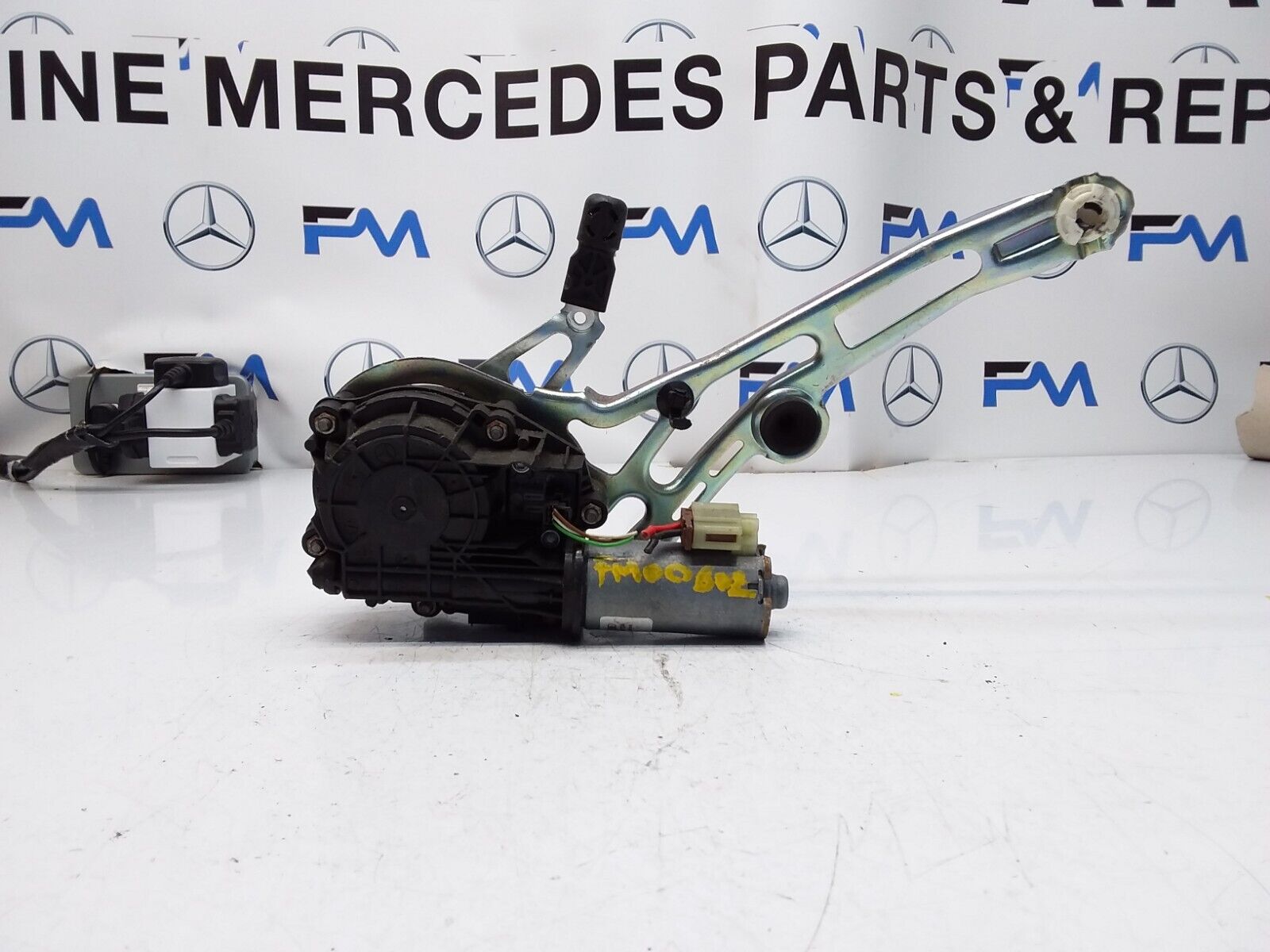 Mercedes C-CLASS W205 TAILGATE LIFT SOFT CLOSE 0390204 124 FM00602