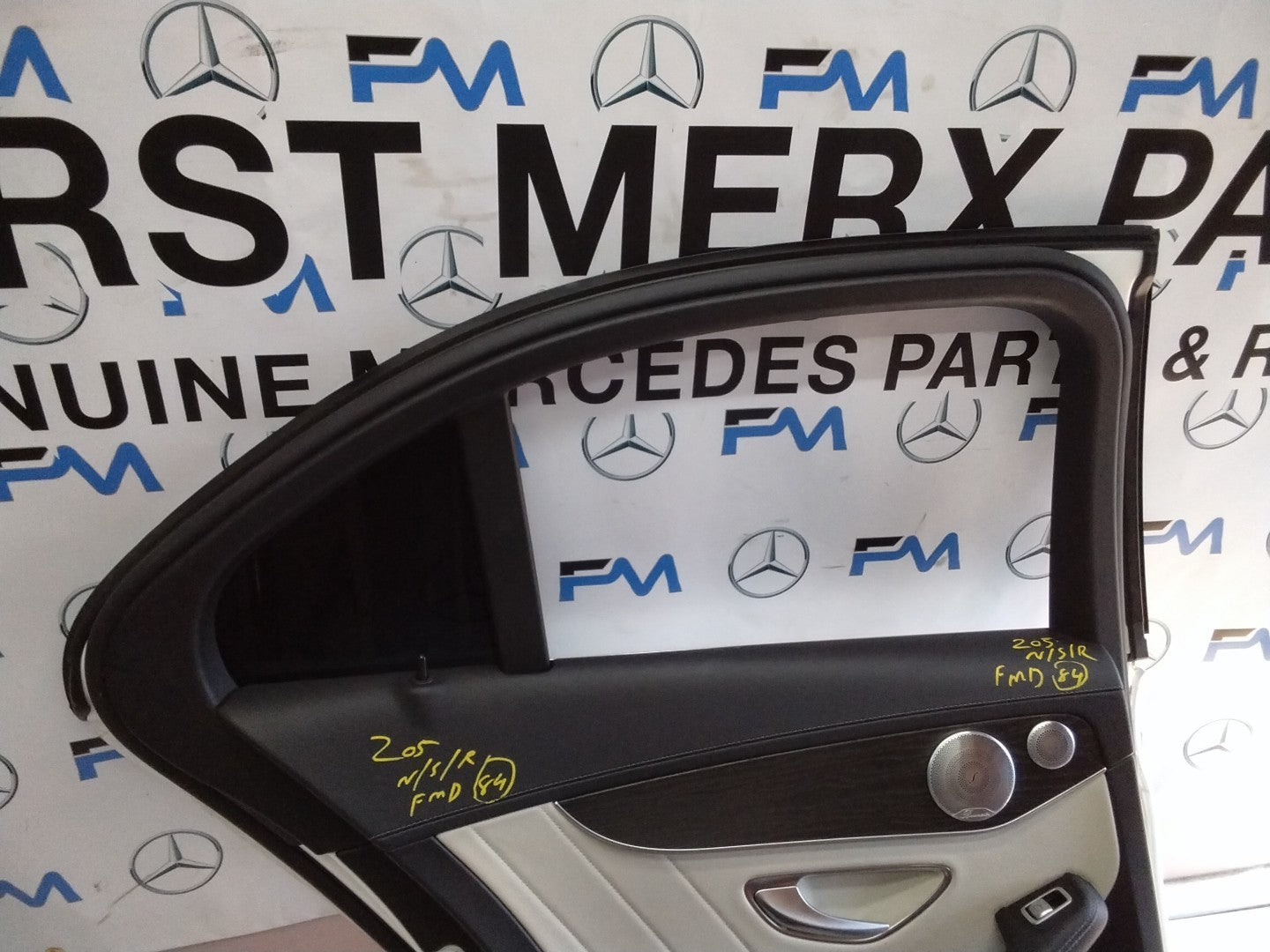 MERCEDES BENZ C-CLASS W205 PASSENGER SIDE REAR DOOR N/S/R COMPLETE WHITE FMD84