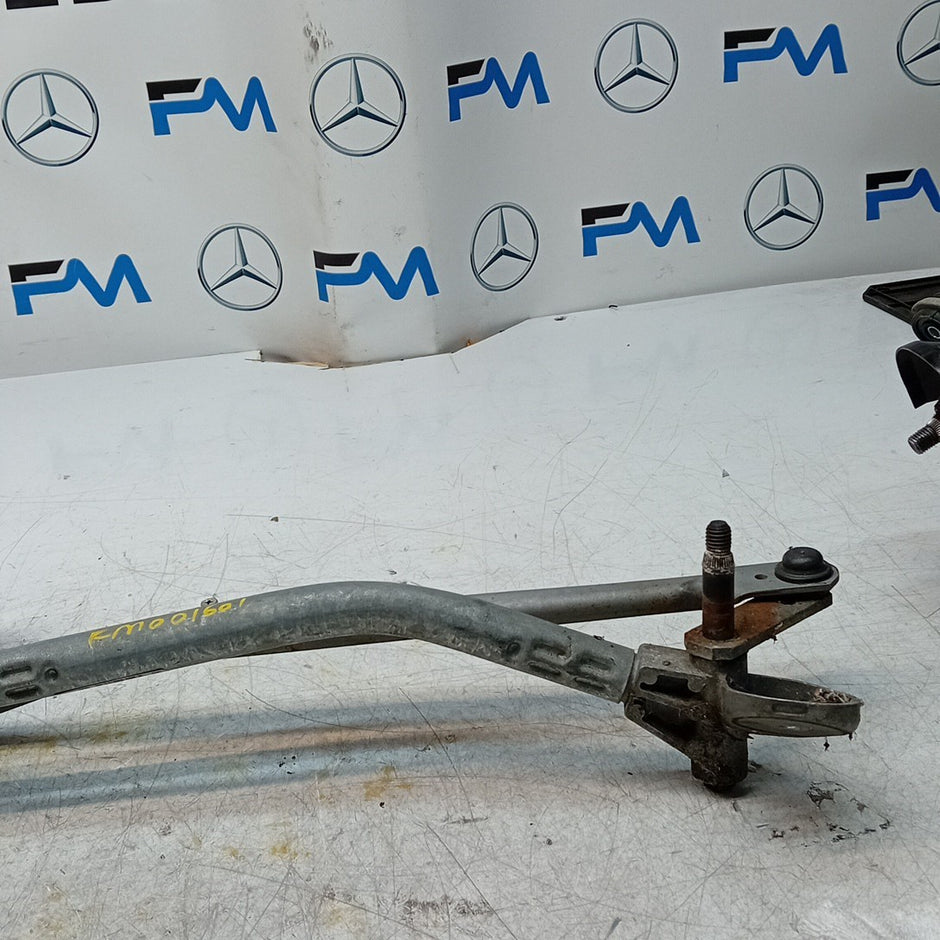 MERCEDES BENZ C-CLASS W204 WIPER MOTOR FRONT AND LINKAGE A2048201140 FM001601