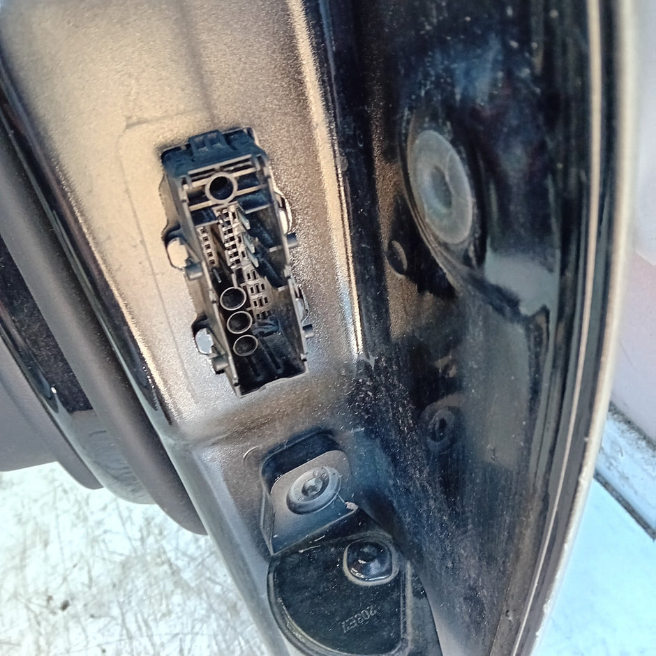 MERCEDES C-CLASS W205 PASSENGER FRONT DOOR NSF BLACK 2014 ON COMPLETE FMD467