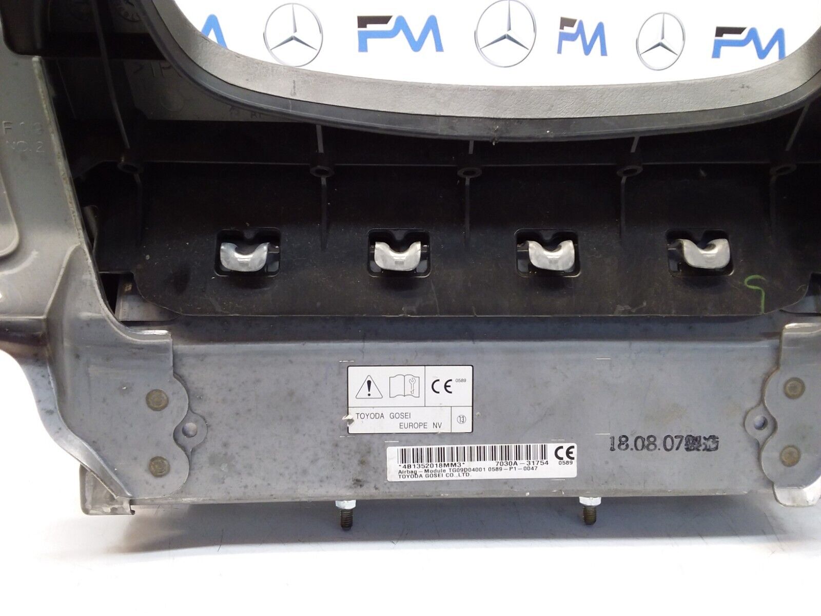MITSUBISHI OUTLANDER MK3 KNEE AIR SRS BAG RIGHT DRIVER SIDE 7030A-31754 FM00307 