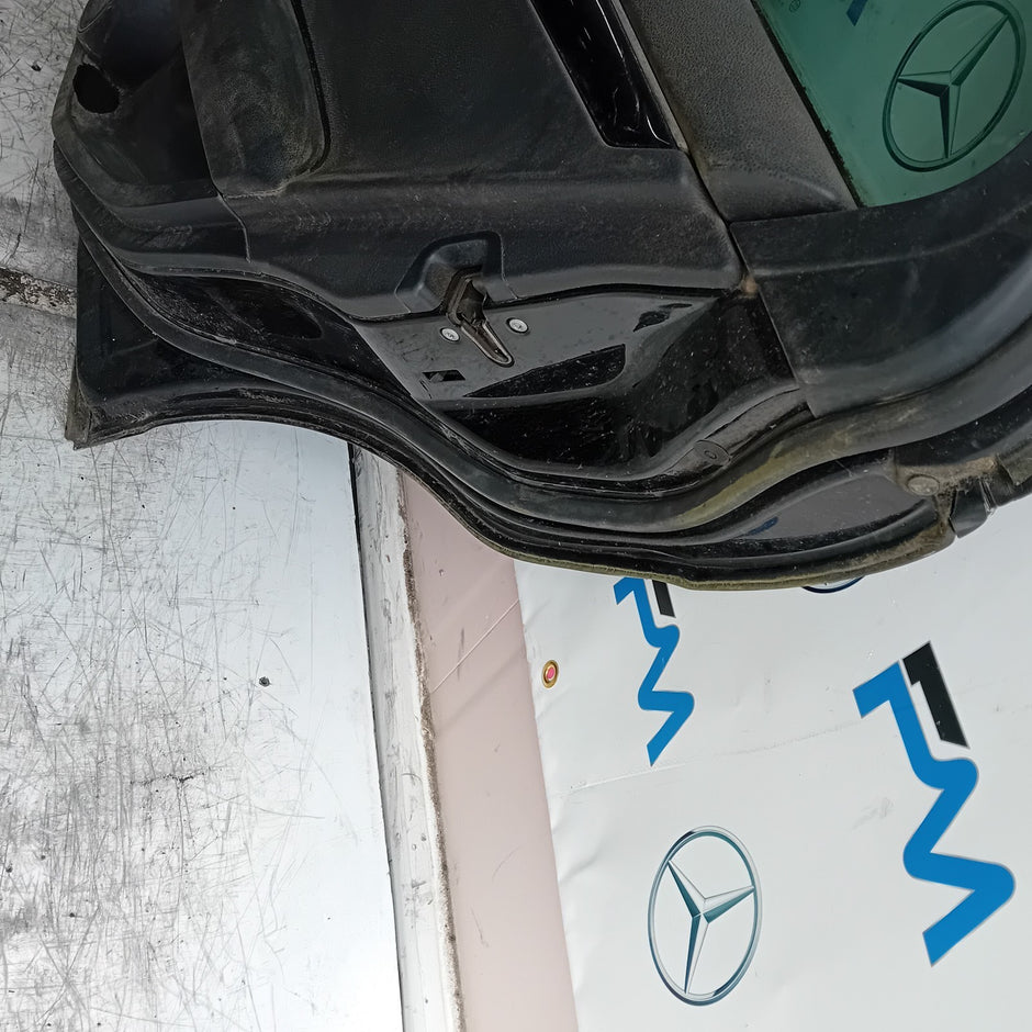 MERCEDES C-CLASS W204 SLN DRIVER REAR DOOR OSR BLACK 2009-2014 COMPLETE FMD440