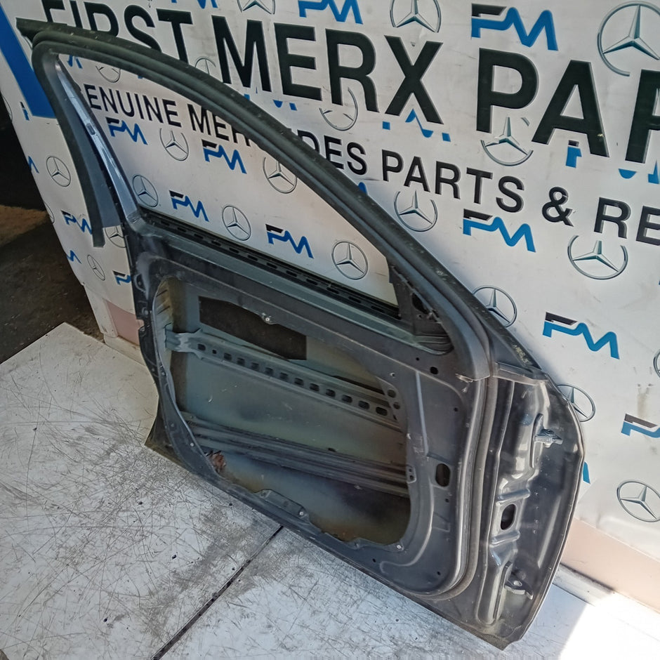 MERCEDES BENZ  E-CLASS W212 PASSENGER FRONT DOOR NSF 2015  GREY FMD522