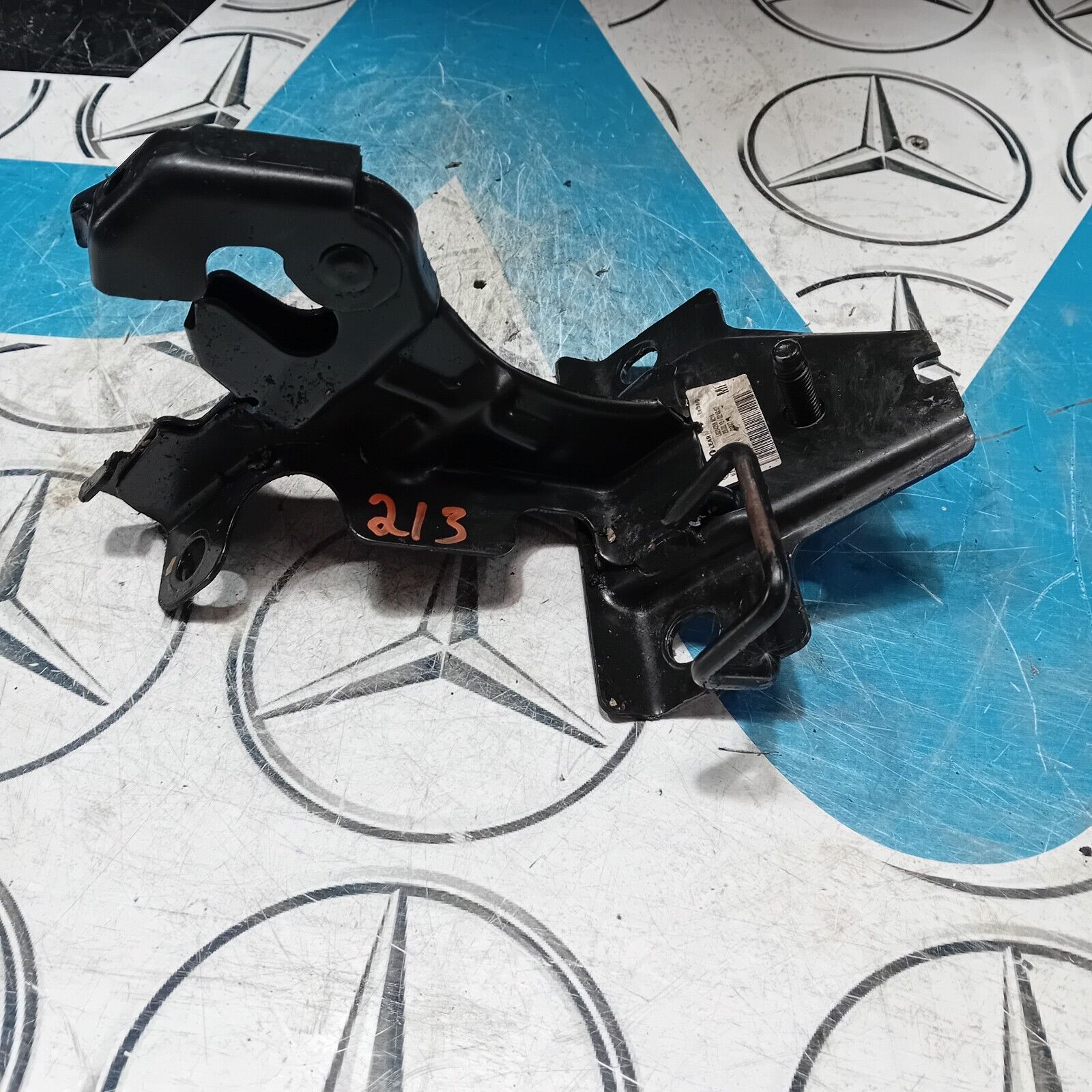 12-18MERCEDES A-CLASS W176 GENUINE REAR SEAT FOLDING MECHANISM CLAMP A1769200324