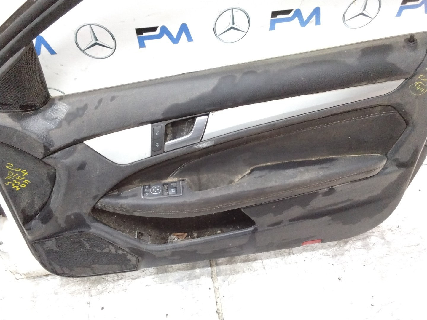 MERCEDES C-CLASS W204 SLN DRIVER FRONT DOOR OSF WHITE 2008-14 COMPLETE FMD544