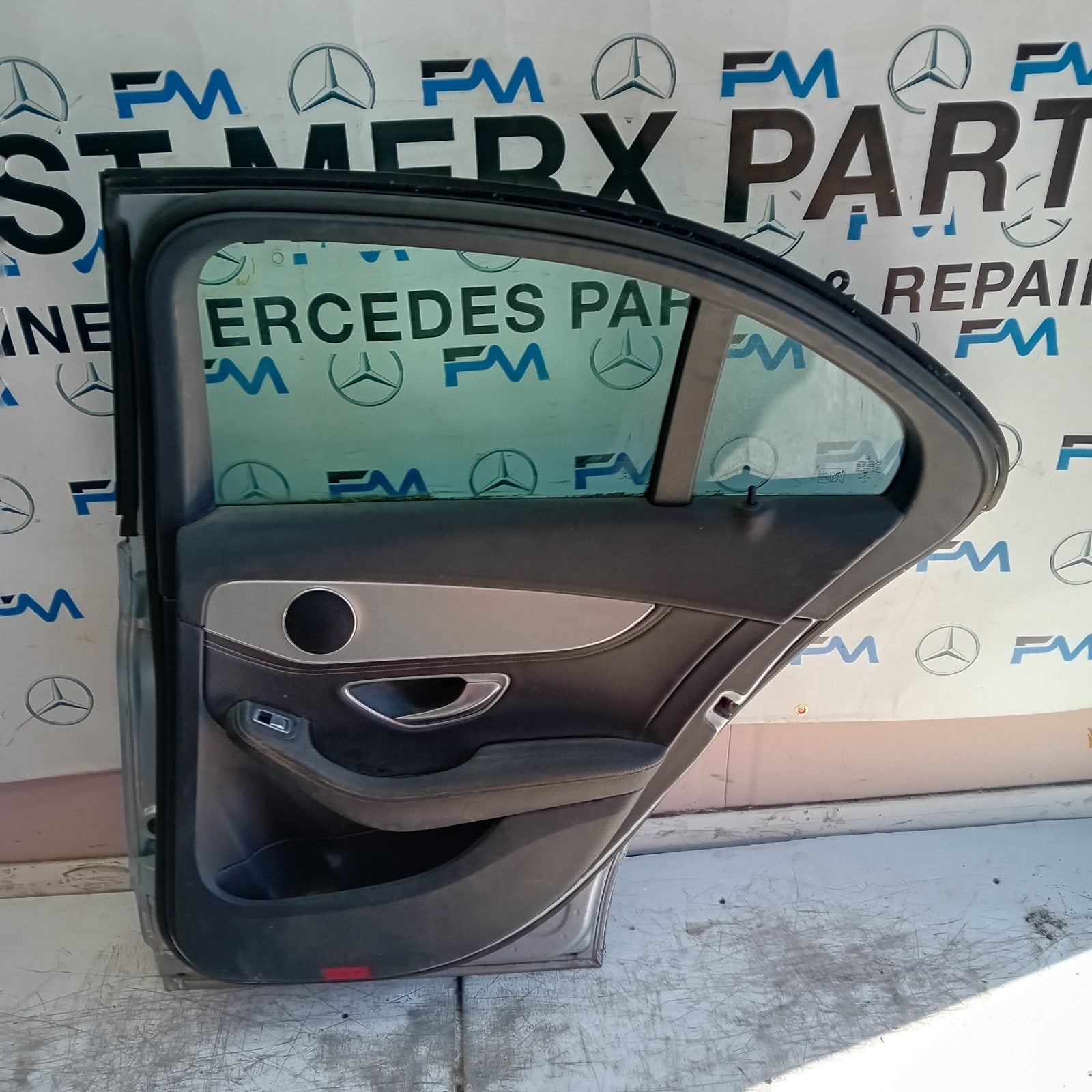 MERCEDES C-CLASS W205 SLN DRIVER REAR DOOR OSR 2014 ON COMPLETE FMD449