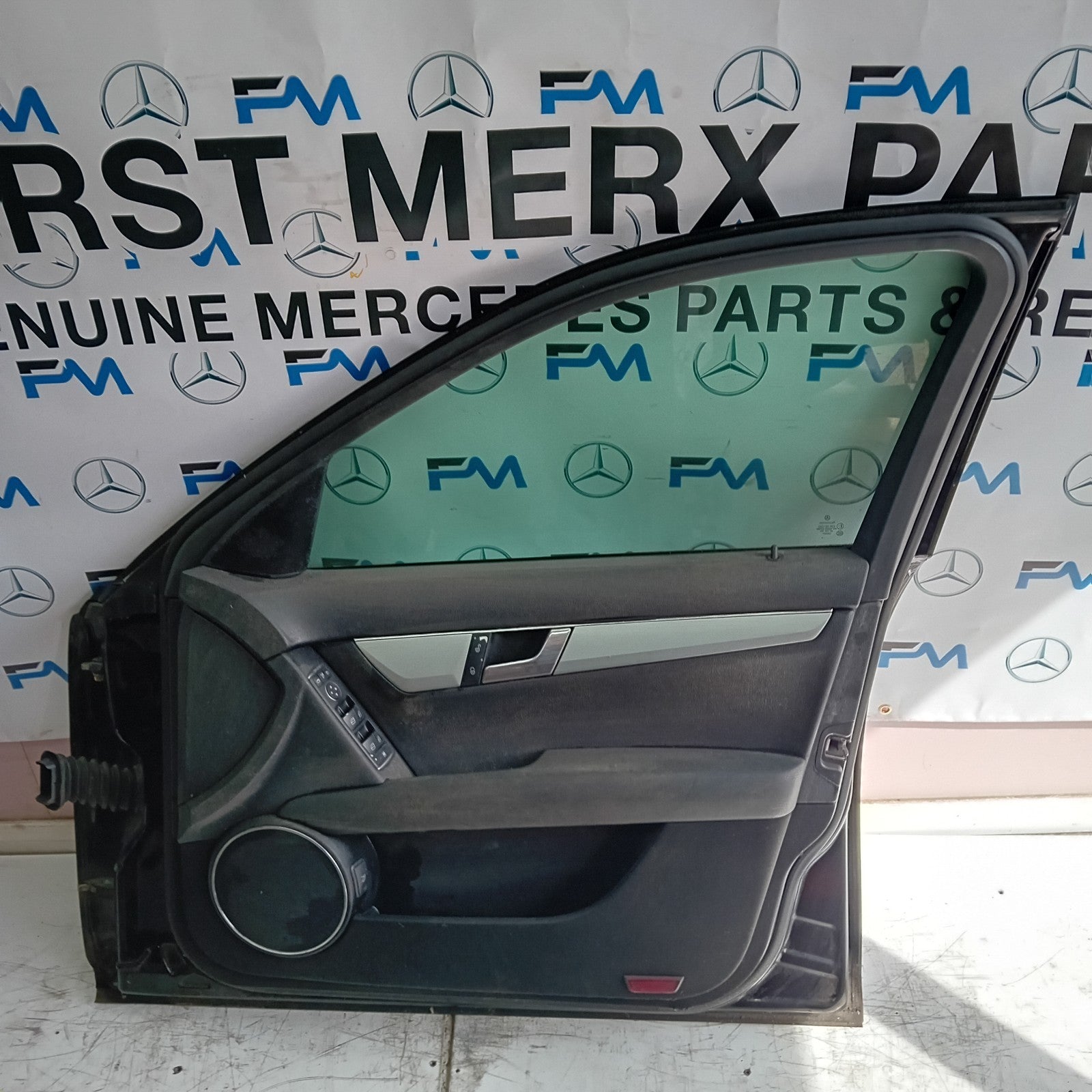 MERCEDES BENZ C-CLASS W204 DRIVER SIDE FRONT DOOR O/S/F BLACK FMD125