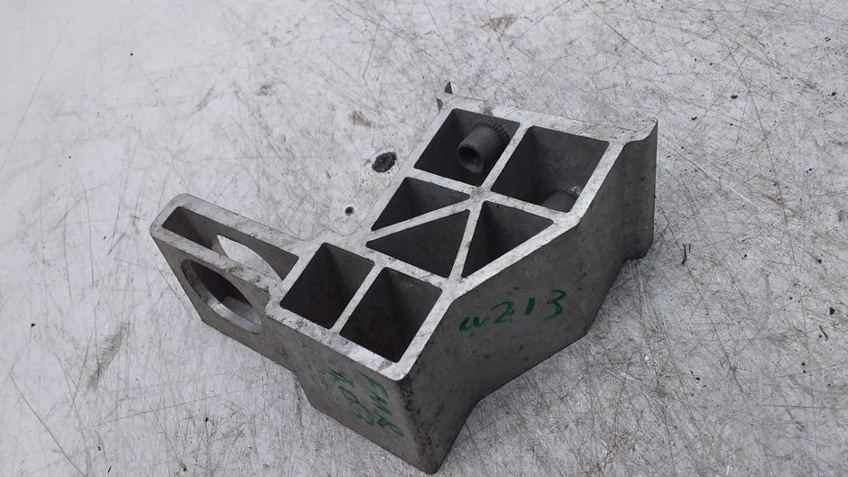 MERCEDES BENZ  E-CLASS  RADIATOR MOUNTING BRACKET RIGHT SIDE A2135010720 FMR403