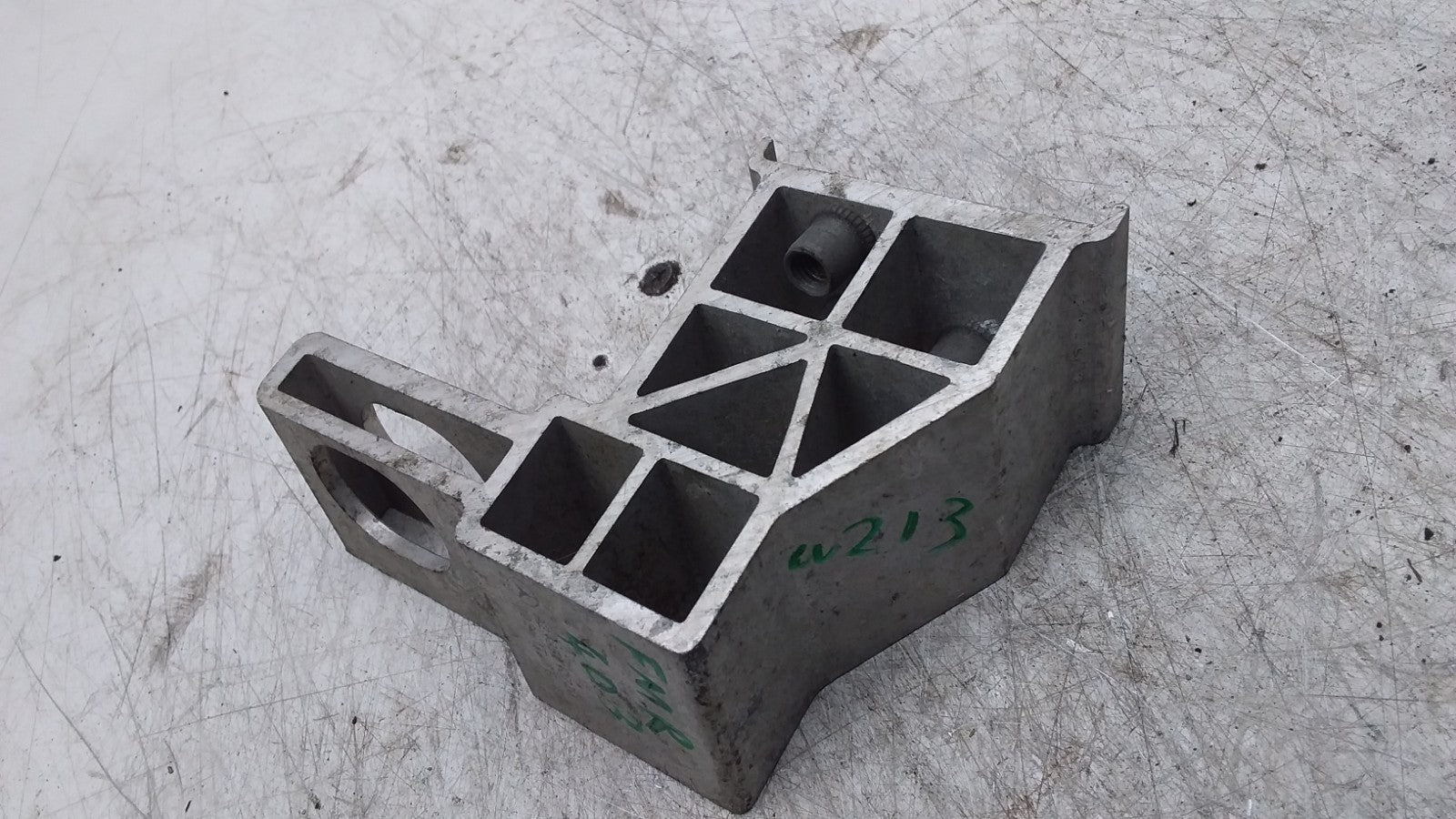 MERCEDES BENZ  E-CLASS  RADIATOR MOUNTING BRACKET RIGHT SIDE A2135010720 FMR403