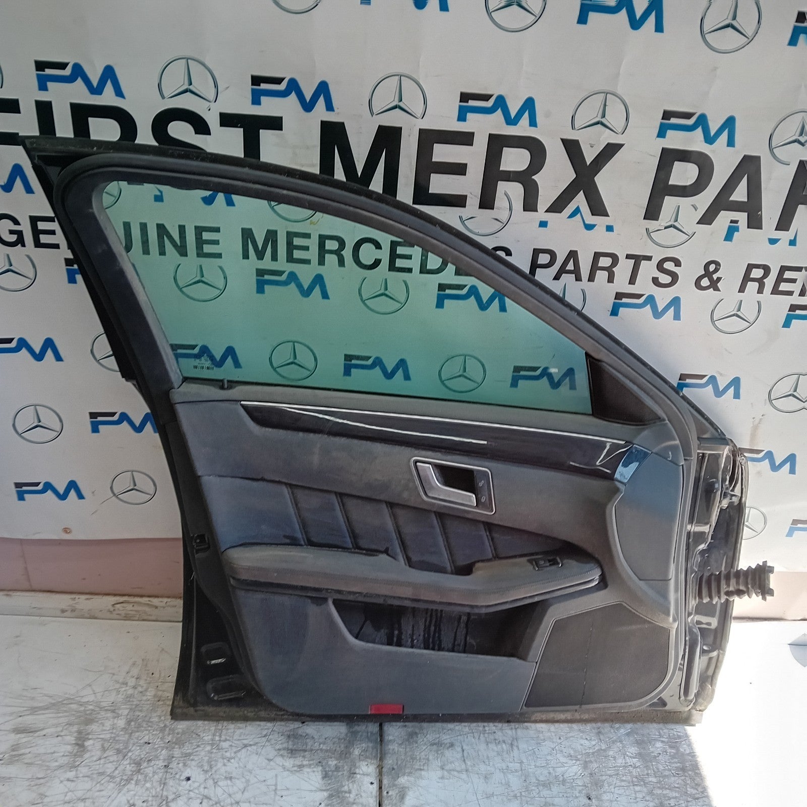MERCEDES BENZ  E-CLASS W212 PASSENGER FRONT DOOR NSF 2015 COMPLETE BLACK FMD520