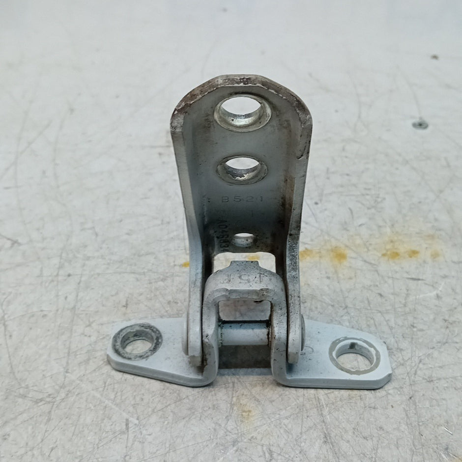 MITSUBISHI OUTLANDER MK3  FRONT DOOR HINGE PANEL A521 A046834 FM001637