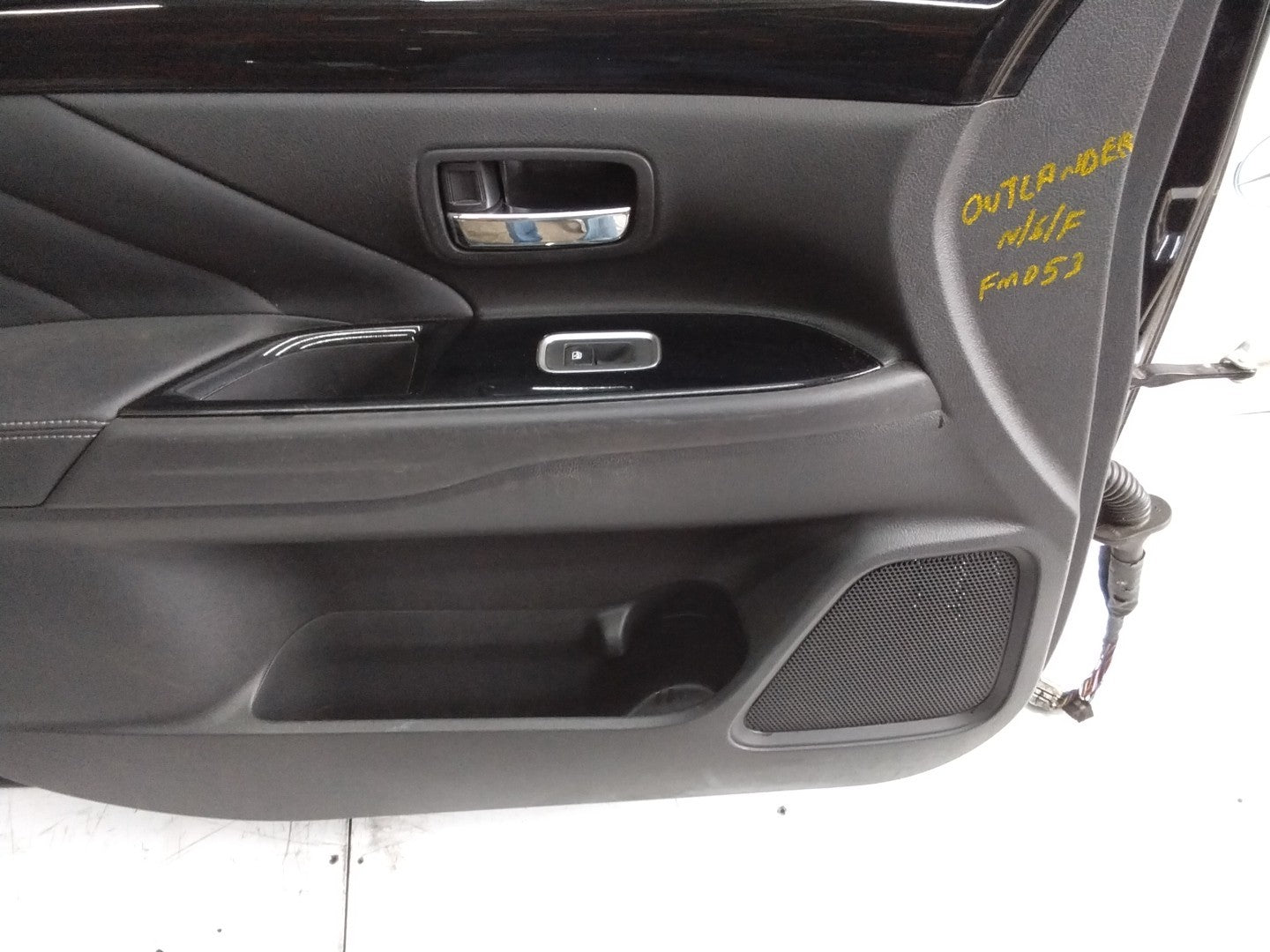 MITSUBISHI OUTLANDER PASSENGER SIDE FRONT DOOR N/S/F COMPLETE BLACK FMD53