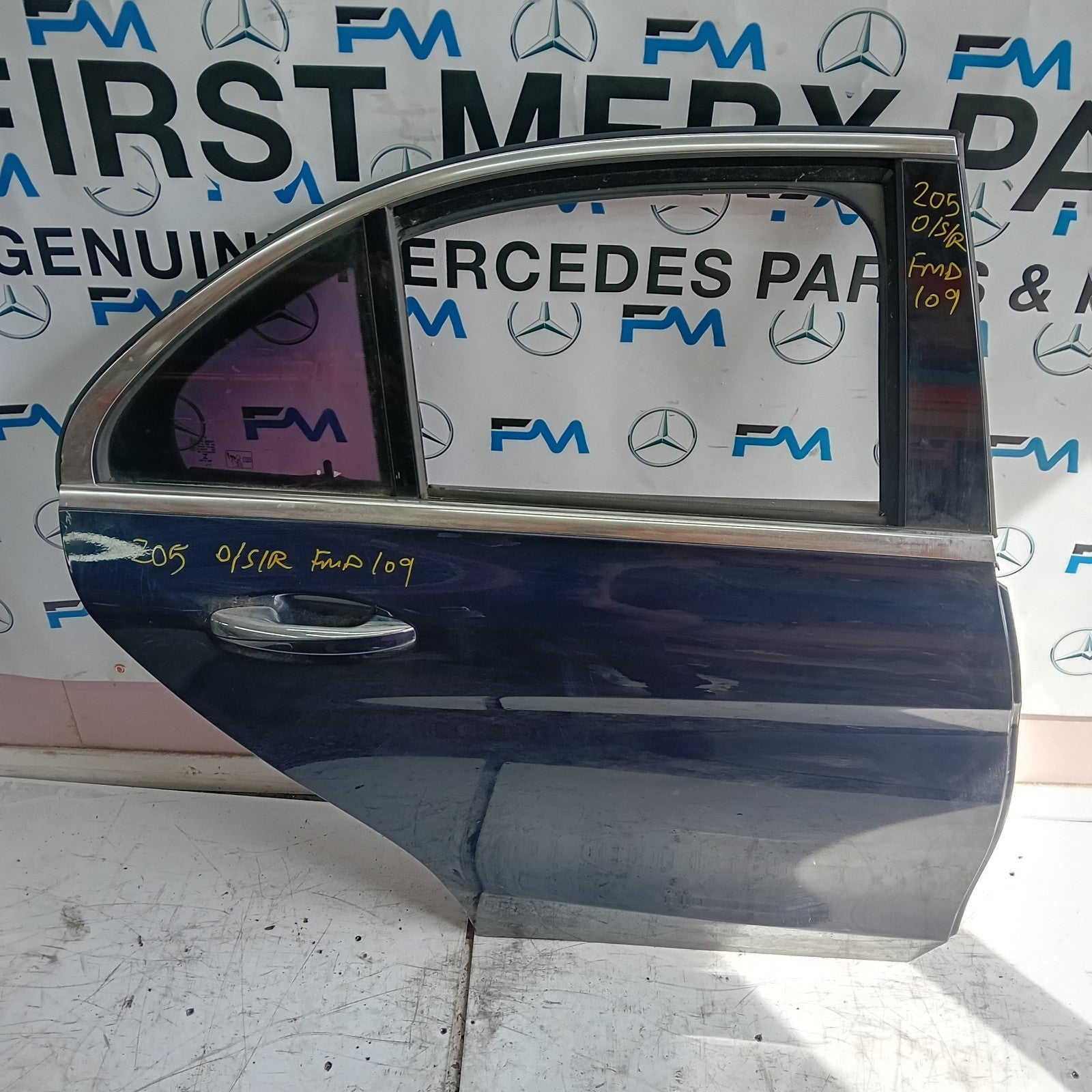 MERCEDES BENZ  C-CLASS W2O5 DRIVER SIDE REAR DOOR O/S/R COMPLETE BLUE FMD109